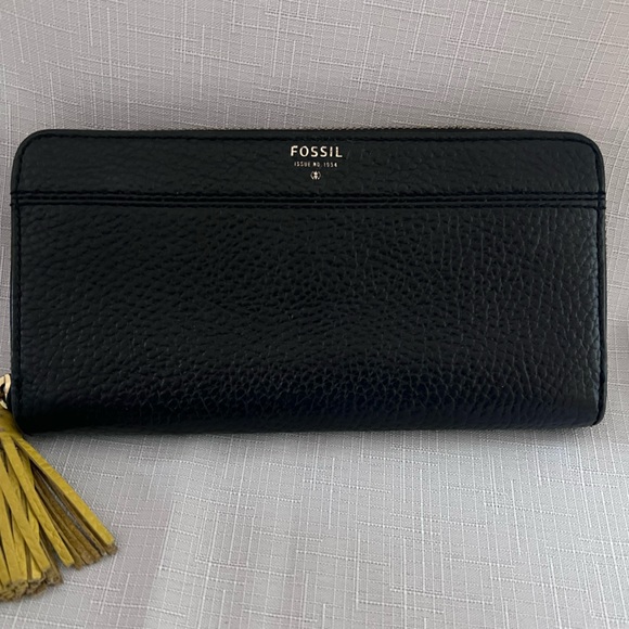 FOSSIL Pebble LEATHER Wallet Black Yellow Tassel Zip A Round Closure No Callouts - Picture 2 of 14